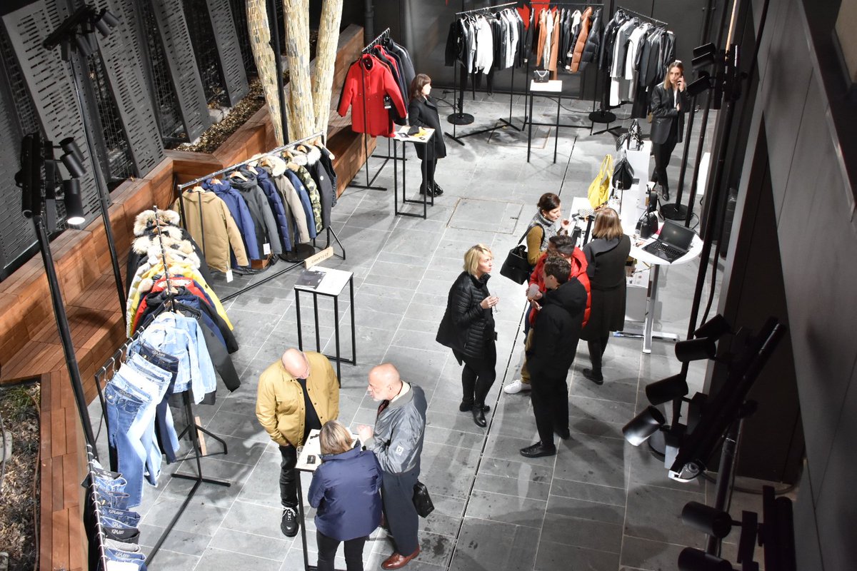 NLepage_CA's tweet photo. @AmbCanFrance @cc_canadien @mmodemtl @SDC_TCS @RolandLescure @MarieLebec78 @guillaumekasba @JMaireofficiel @AllizardPascal @sophieprimas @UITFrance Vitrine de la mode montréalaise ce soir au @cc_canadien. Depuis l’entrée en vigueur du #CETA, le secteur de la mode canadienne, c’est +61% d’exportation vers la France, dont : +234% des exportations de manteaux pour homme et +208% d’exportations de bijoux. #mtlstyle #mmode https://t.co/VhAqflaOHm