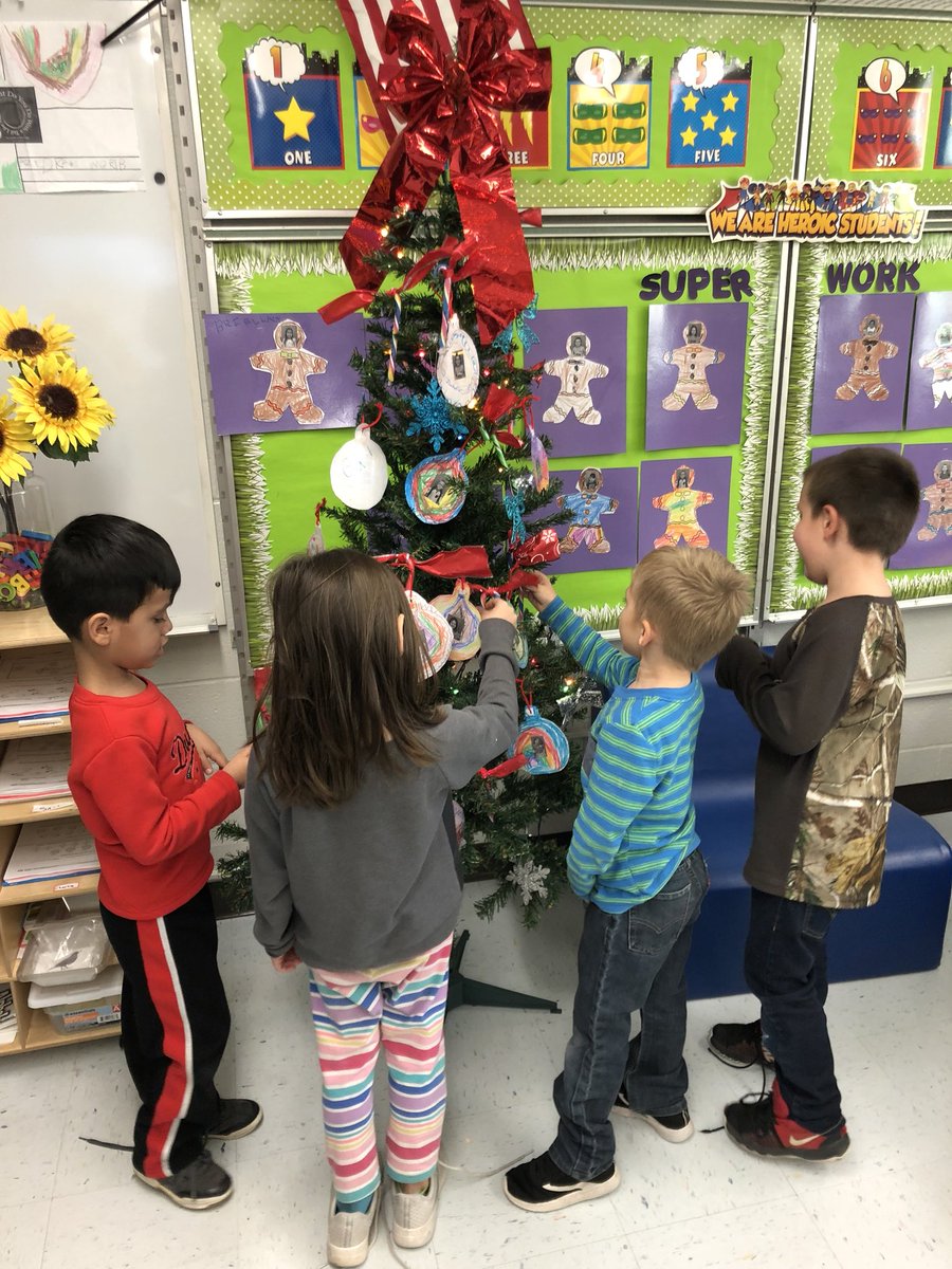flores_kinder's tweet photo. Holiday spirit at Mr. Flores’ classroom! #WPSproud #KinderRocks #decorating https://t.co/y8R34wvF1T