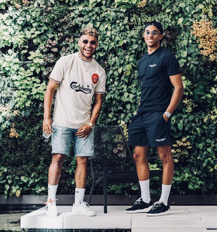 jerryjamesism's tweet photo. Chamberlain and Trent. Classy. https://t.co/BTrH5RnjG7