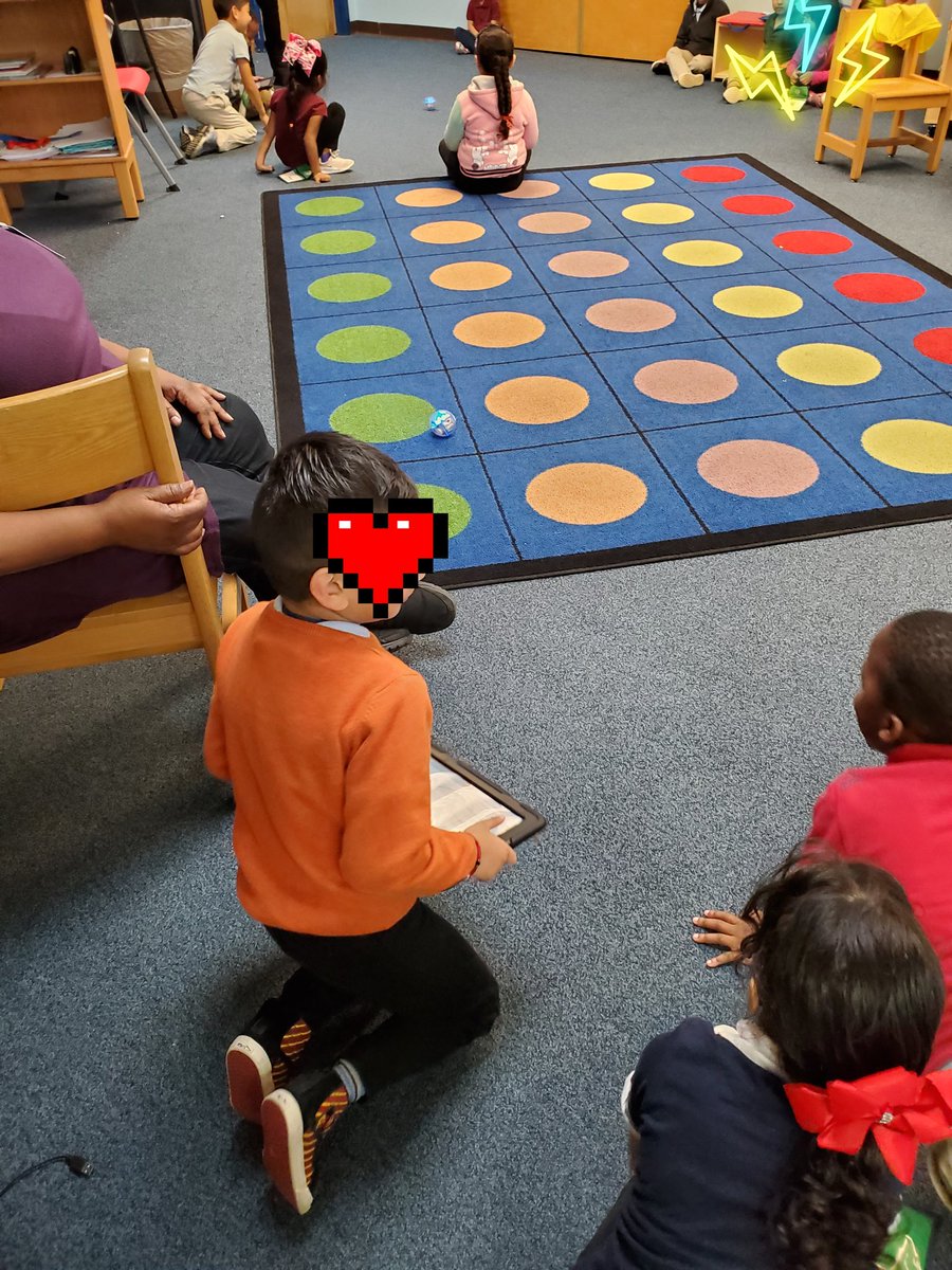 jemosslibrary's tweet image. Programming Sphero robots! #HourOfCode #mnpscodes #mnpslibhacks @JEMossES