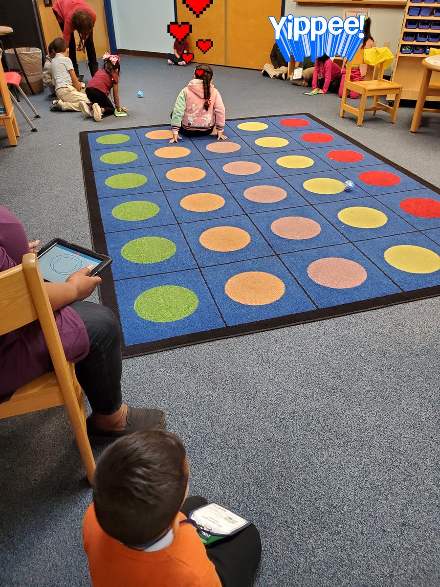 jemosslibrary's tweet image. Programming Sphero robots! #HourOfCode #mnpscodes #mnpslibhacks @JEMossES