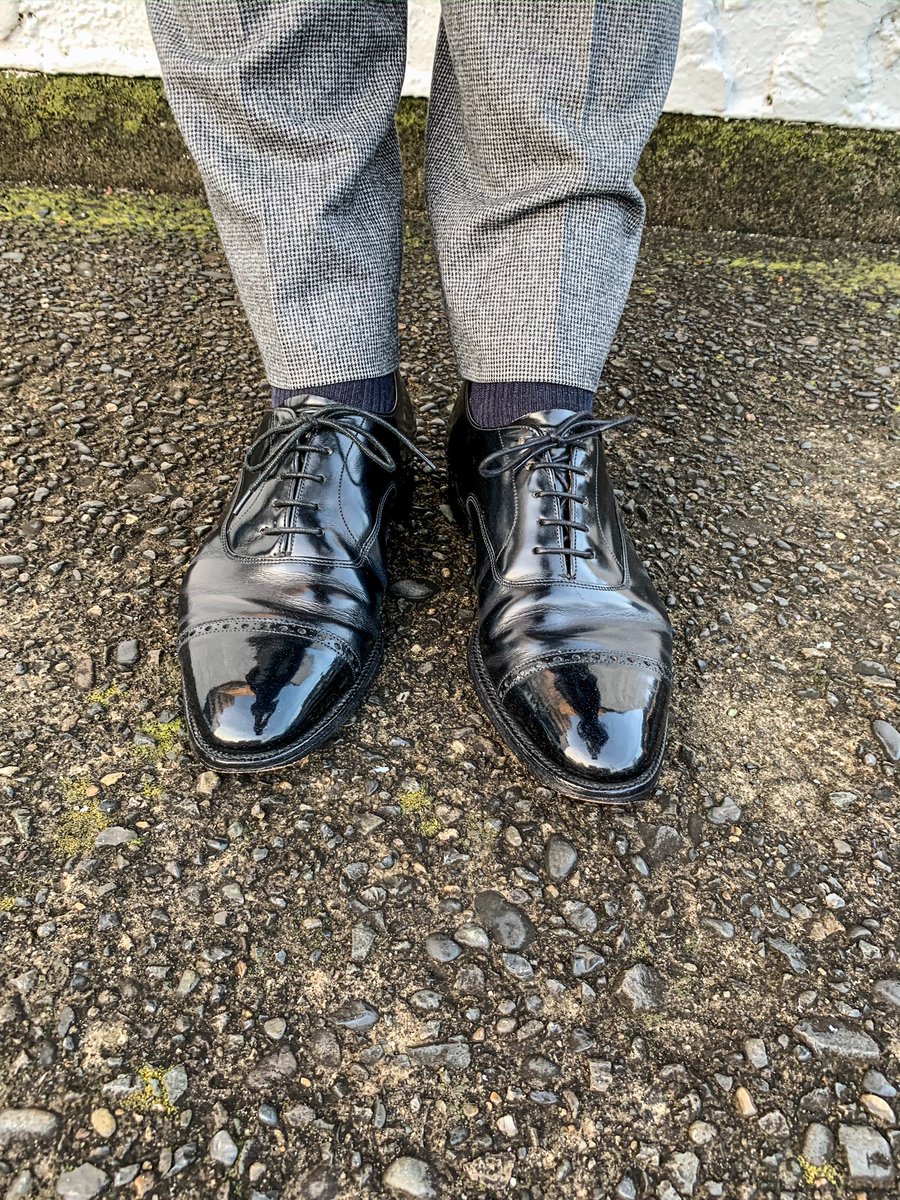 ohmylittletony's tweet photo. 久しぶりのこの子。良い革質です。
#ChurchsShoes #チャーチ #OldChurchsShoes #PrePrada #Barcroft #バークロフト #Balmoral #PunchedCapToe #内羽根 https://t.co/x1pmphnQld