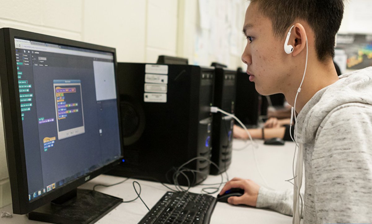 EDCtweets's tweet image. Celebrate #CSEdWeek by supporting computational thinking in schools! EDC&apos;s @MsHeathrs explains the framework: go.edc.org/rxn4
#HourOfCode