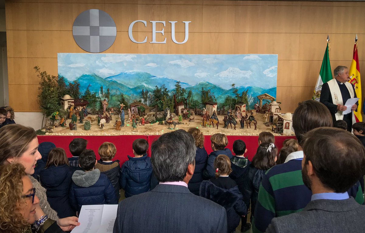 Lopez11Santi's tweet photo. #HOY la comunidad educativa  (alumnos, docentes y PAS) asistimos a la bendición del #Belén de @CEUAndalucia 
🏚🧔🏻🤱🏻 🌠   🐫👑🐫👑🐫👑

#Adviento #ABelénPastores #GenteCEU #EresLoQueHaces #YaEsNavidadEnCEUAndalucía https://t.co/PJOgKMsGdQ