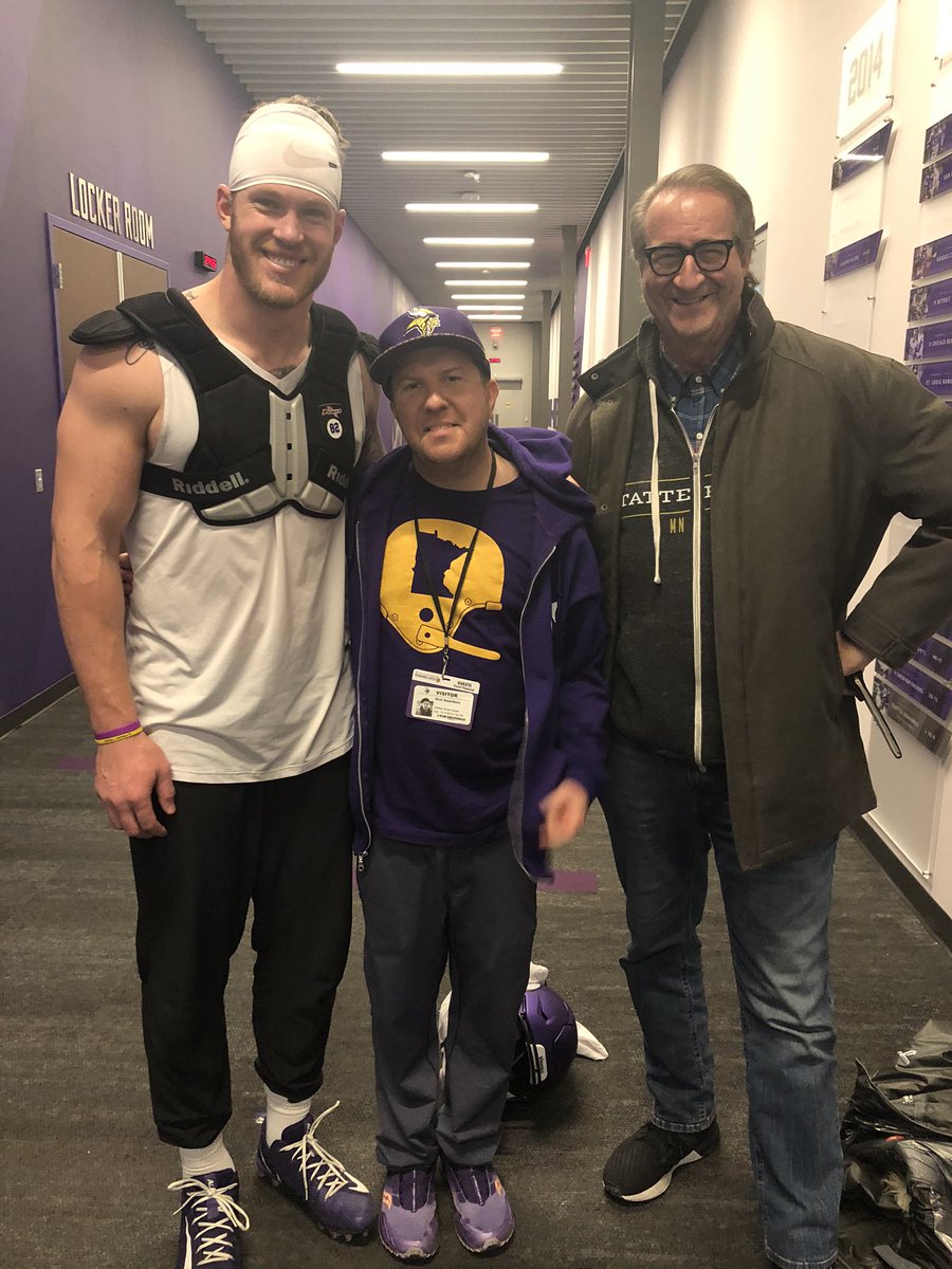 NickSwardson's tweet photo. Sorry I fucked up the last tweet. If you retweet this Kyle gets a vote #ProBowlVote Kyle Rudolph @KyleRudolph82 And vote for me, Tallest Man Alive https://t.co/4imvdUNaDL