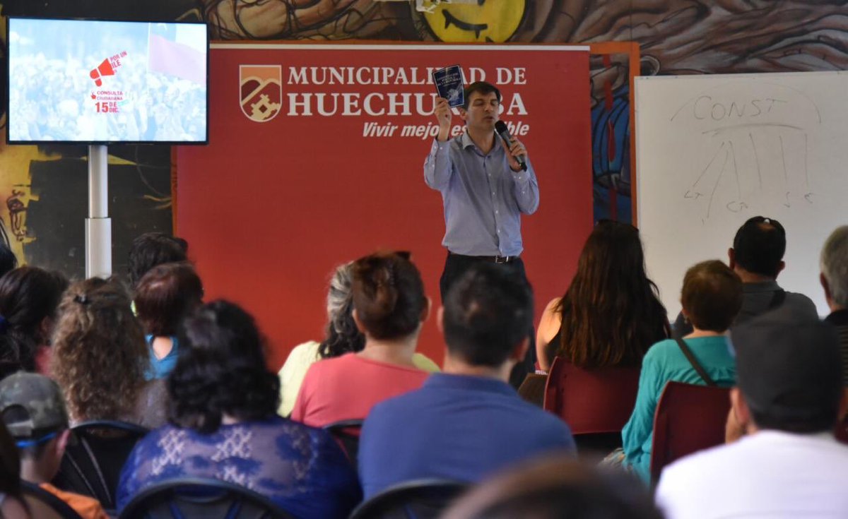 mun_huechuraba's tweet photo. [Ahora] Abogado Daniel Stingo desarrolla Taller de Formación Cívica en el Centro Educacional de Huechuraba. https://t.co/dOWNKFVc5q