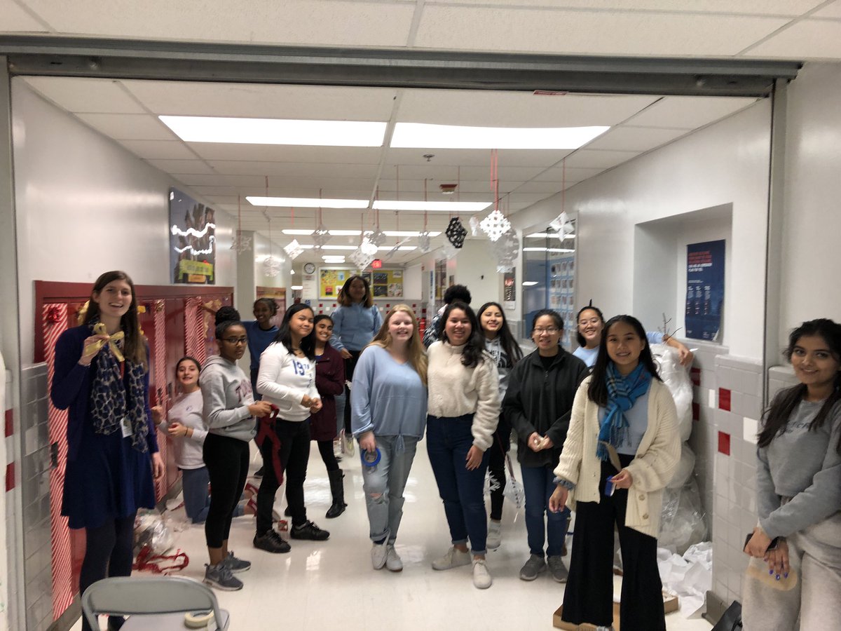 ahsjustworld's tweet photo. Here are some more pictures of the awesome decorators. https://t.co/lxWso83oZh