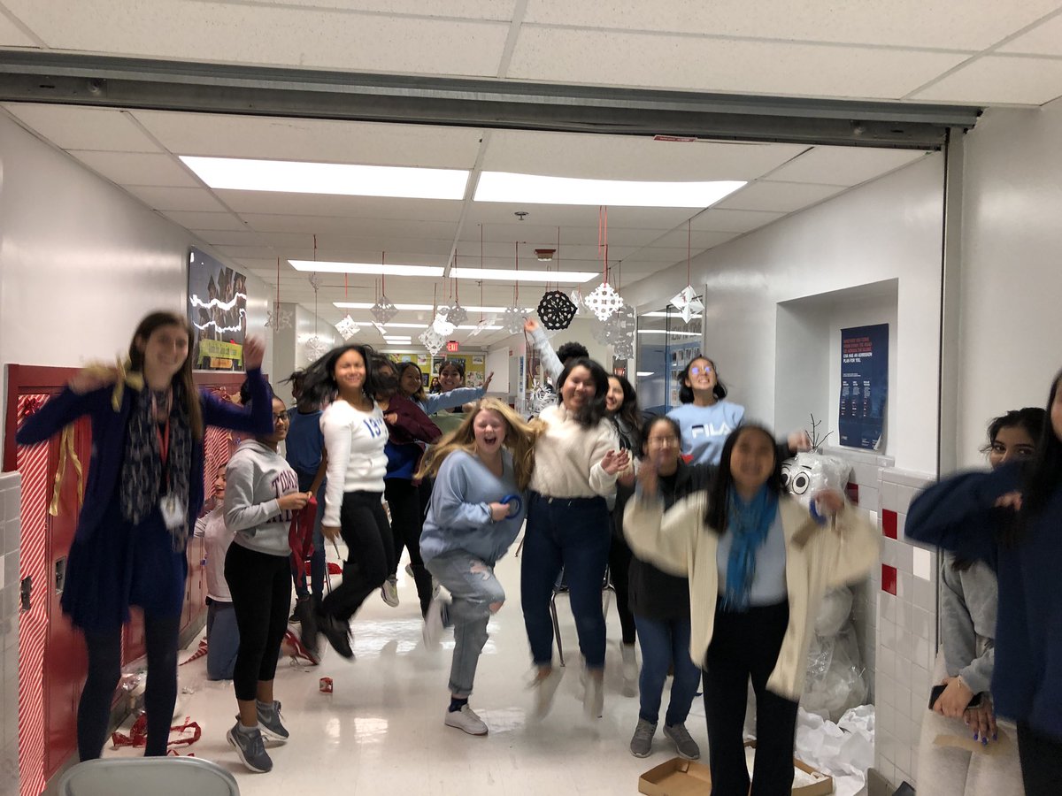 ahsjustworld's tweet photo. Here are some more pictures of the awesome decorators. https://t.co/lxWso83oZh