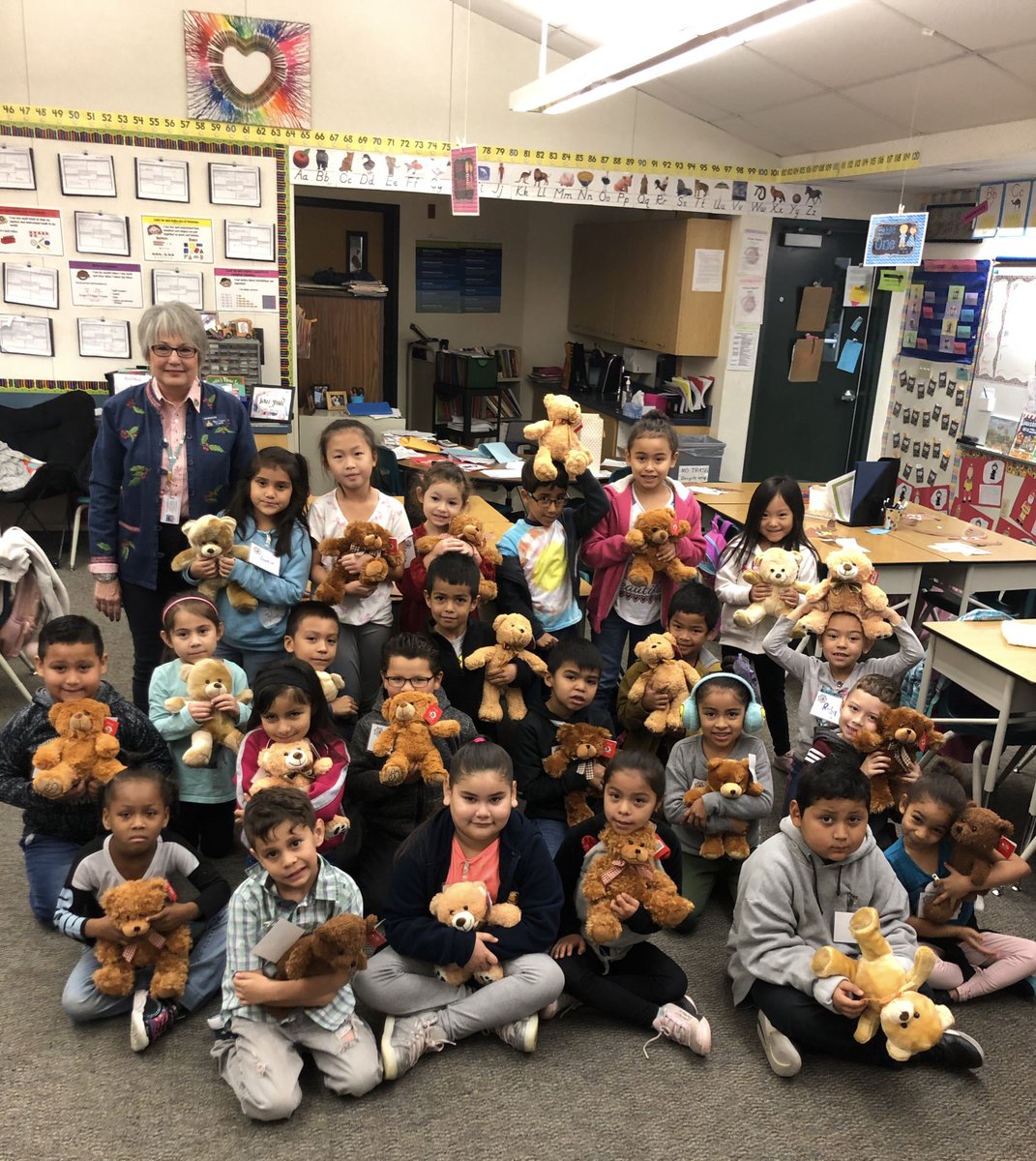 jnbolto's tweet photo. Leavenworth 1st graders getting Bounce Back Bears from Ms. Heinrichs of @FPChaplaincy Project Rise. If you don't know about this program you Need to look into it and support it any way you can!! @principalpiedra https://t.co/HLRY5VampQ