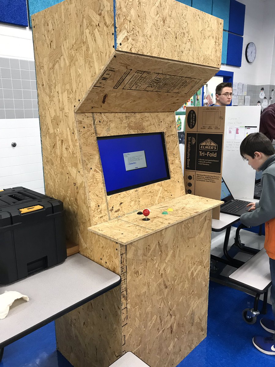 CommunityLcps's tweet image. #CSforLCPS is happening right now @WaxpoolES @csforlcps