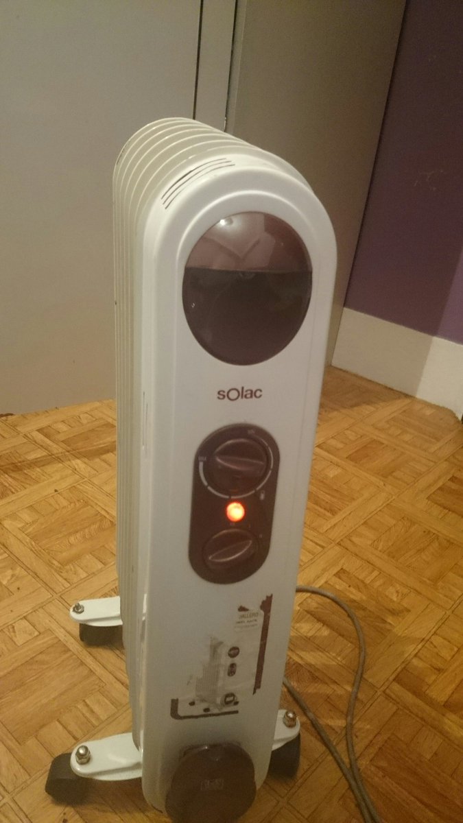 a_valiina's tweet photo. A mellor compañía posible contra estas baixas temperaturas #solac
Si solo uso twitter para queixarme do frio 🤗 https://t.co/eAkerIpFsZ