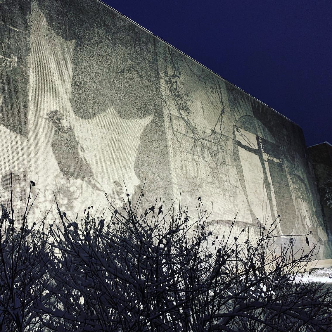 UWStevensPoint's tweet photo. #WhyUWSP: The Trainer Natural Resources Building mural, "E Plurbis Unum—From Many, One", is the largest of its kind in the country and contains 286,200 tiles, making it about half the size of a football field. 😲 #WhyWednesdays #UWSP @UWSPCNR 📸: @nikkicarriveau https://t.co/uHbEPHztzM