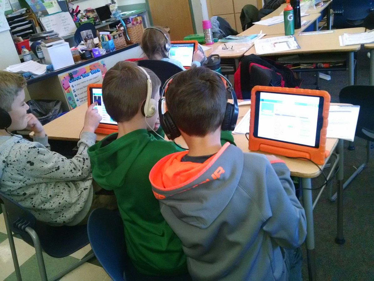 pinestreetelem's tweet photo. Mrs. Heisey's class completes the hour of code challenge. @PalmyraSchools @StemPasd #CodingCougars #HourOfCode https://t.co/lqQthioaum
