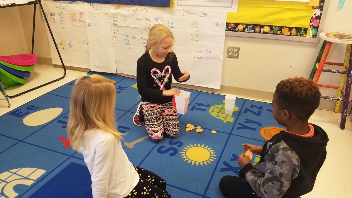 WES first graders are rocking research reading, independent reading, and power goal stations today! <a href="/WES_Hornets/">WES_Hornets</a> <a href="/Erin_Luck/">Erin Luck</a>  <a href="/CouchEllen/">Ellen Couch</a> #isleREAD