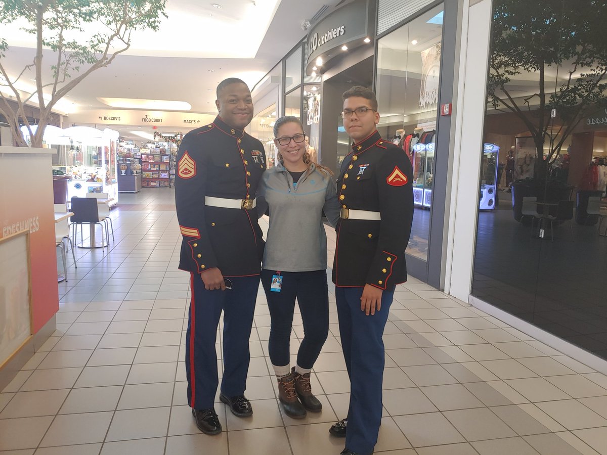 GenovaMarisa's tweet photo. #teammeridenmall prospecting military in the mall! @DanteDSep https://t.co/kZb5EAV43W