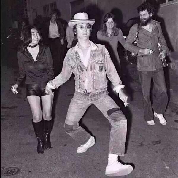 timeisonherside's tweet photo. Me, trying to walk after having flown a plane for 8 hours straight: https://t.co/85Y791oqoi