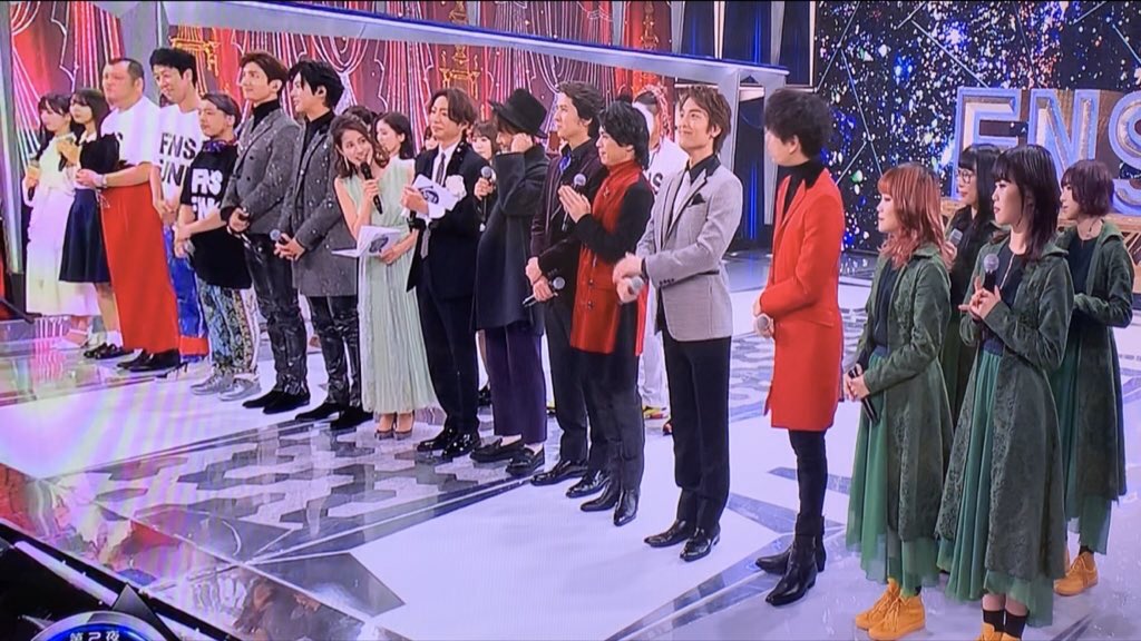 asumi2451's tweet image. この身長さ、ヤバい！
小藪さんと東方神起さんに挟まれた剛はいつも以上に可愛い💙💙
#堂本剛 
#FNS歌謡祭2019第2夜 
#東方神起 
#FUNK 
#堂本剛が可愛すぎてツライ