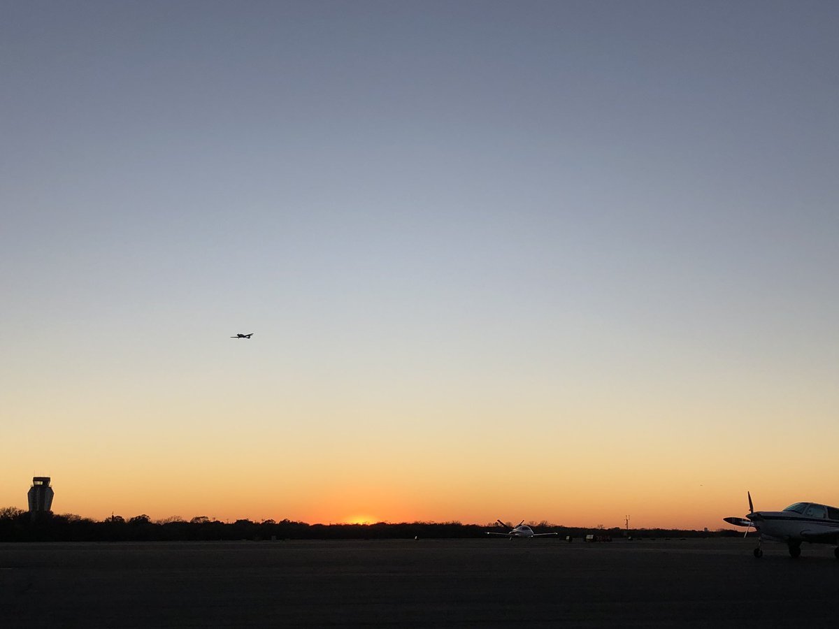 Today’s sunset at Stinson airport #KSSF <a href="/KENS5/">KENS 5</a> <a href="/PaulMireles/">Paul Mireles KENS TV</a> <a href="/BillTaylorKENS5/">Bill Taylor</a>