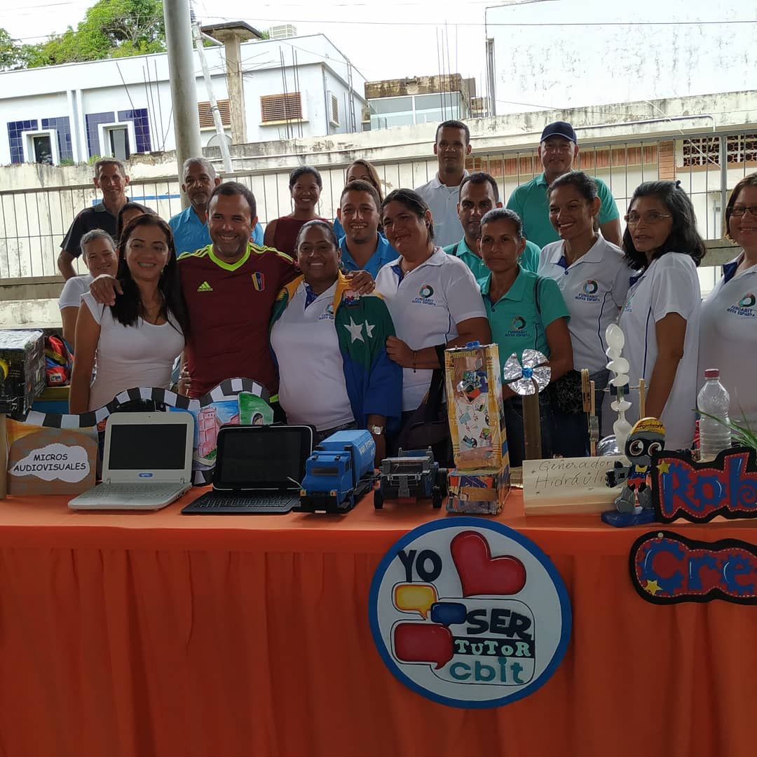 CBITNvaEsparta's tweet photo. #11Dic @CBITNvaEsparta presente en la #FeriaProductiva mostrando el trabajo que se realiza desde los Centros Bolivarianos de Informática y Telemática #CBIT con el uso de las tecnologías libres #VenezuelaTrabajoYProgreso #SomosFundabit
@psuvaristobulo @vane_prieto @NorisSotoF https://t.co/0bhyfEfKqD