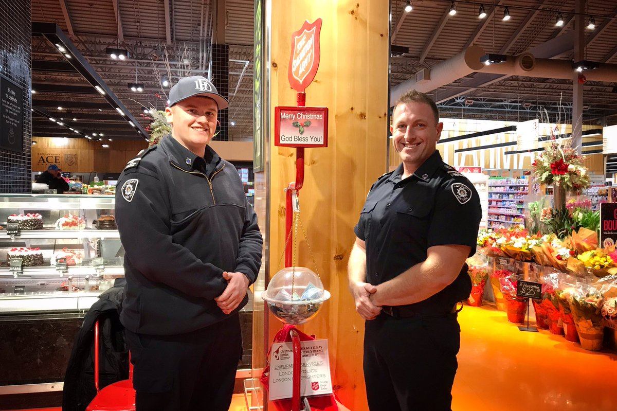 FPOWilliams's tweet photo. Proud to be collecting for the Salvation Army tonight. Thanks to @BrennanHamilto6 for making it a fun night. #ldnont #makingspiritsbright https://t.co/7PG8dTulJQ