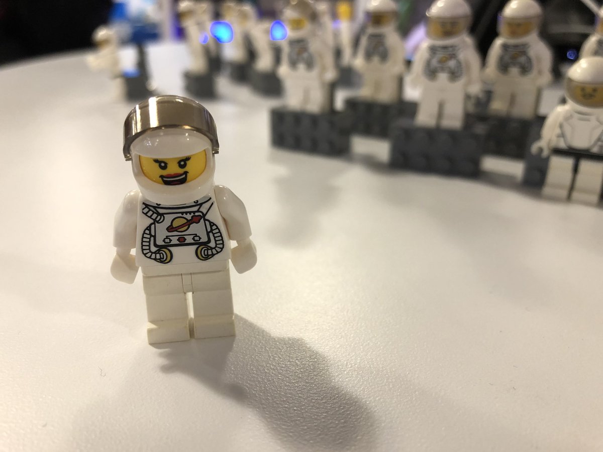 BrukerXMA's tweet photo. Have you gotten your Bruker Lego astronaut yet? #AGU19 #BrukerXMA https://t.co/DjlVRD18jI