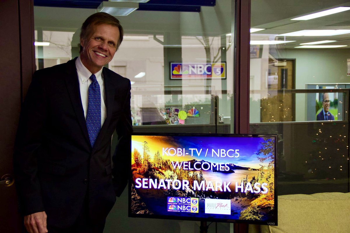 MarkHassOregon's tweet photo. Thank you KOBI-TV for putting me on the evening news. Felt right at home. Great discussion on free community college for rural Oregon and on the new Student Success Act.
#orpol #orsos @KOBITV #oregonpromise @ORDems @jaxcodemocrats @bthorndike1 https://t.co/JcAnBEFi77