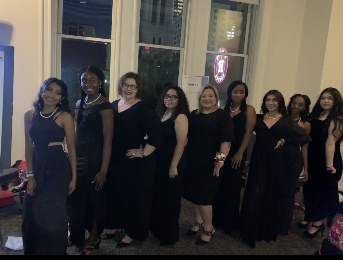 p_chavera's tweet photo. With my BEAUTIFUL ROSES from @iamsharpstown β€πΉ They had such a good time tonight at the Winter Ball. #ROSESATMBall #ForeverROSES @HoustonISD @HISD_ROSES https://t.co/1ACyvJ7KP9
