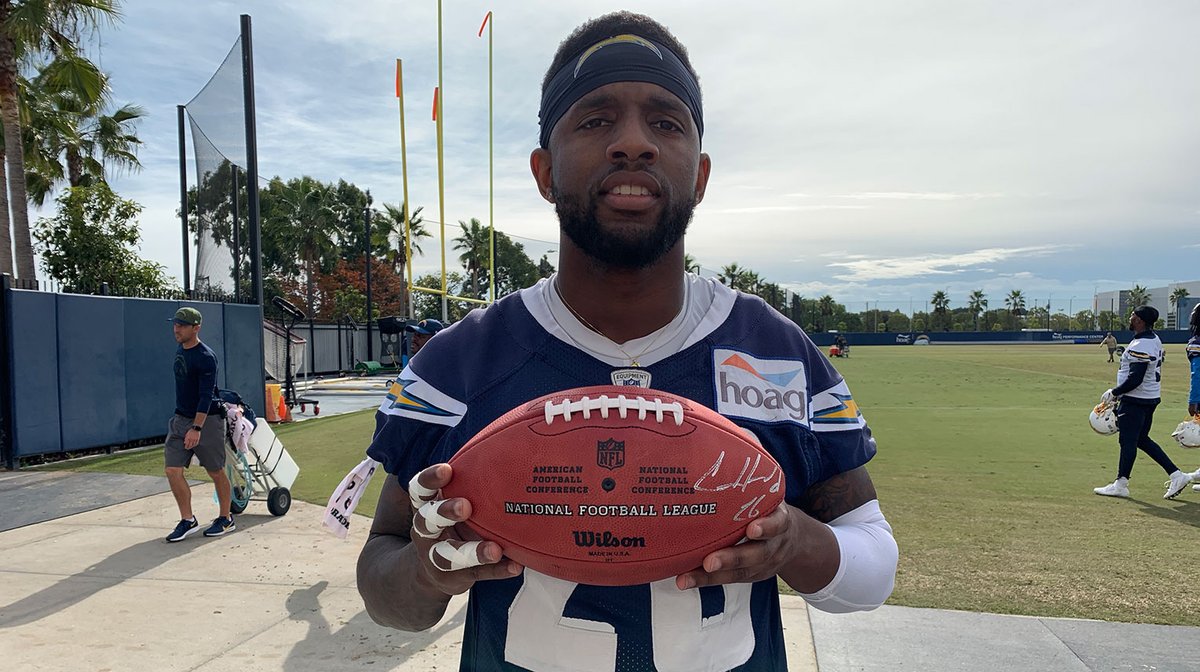 chargers's tweet photo. show love, rt to win! 

@show_case29 + #ProBowlVote https://t.co/SsZ5dXUEyJ