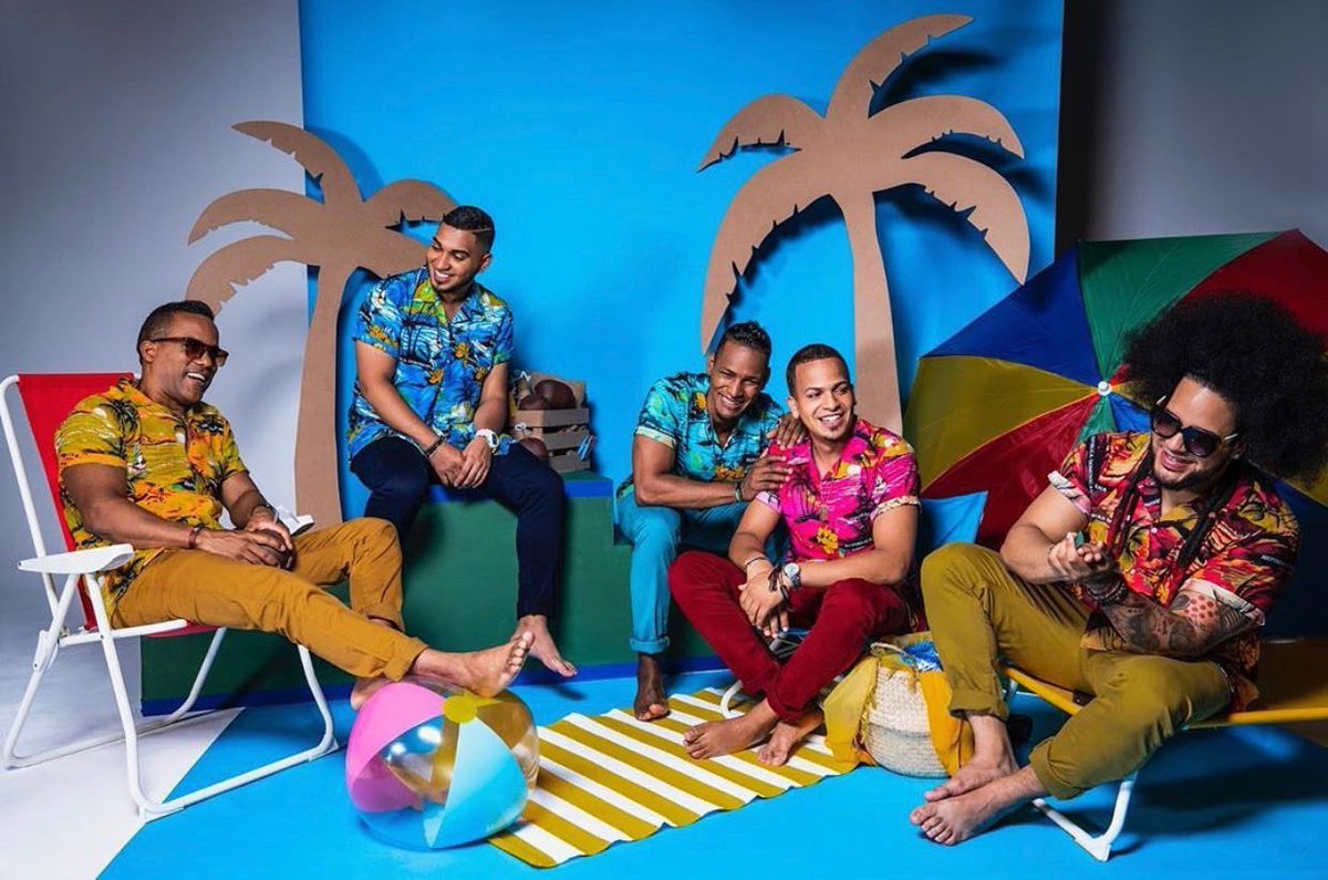 GrupoExtra's tweet photo. Hoy la República Dominicana está de fiesta, la Bachata acaba de ser declarada patrimonio inmaterial de la humanidad. 🇩🇴 🎶
¡Qué viva la Bachata!
#GrupoExtra
#BachataTime
#Bachata https://t.co/2vwi5Y591t