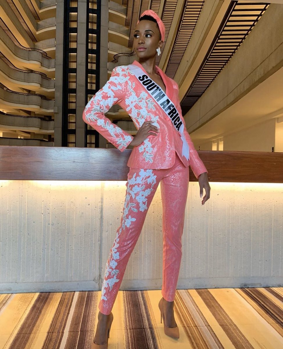 itsgabrielleu's tweet photo. Today’s #WCW is 2019 Miss Universe, @zozitunzi of South Africa. Her beautiful message to women about taking up space in society truly resonated with me. And for the first time in history, black women hold the titles for Miss America, Miss USA, Miss Teen USA, &amp; Miss Universe! ⬇️ https://t.co/QzX6Dw8smy