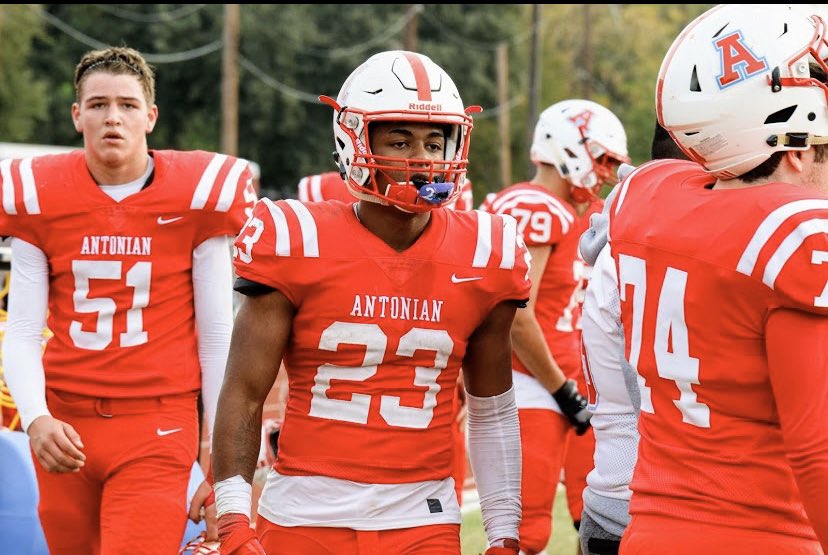 aeneaus_gray's tweet photo. Blessed to be First Team All-District Running Back https://t.co/A7KLMtOGLg