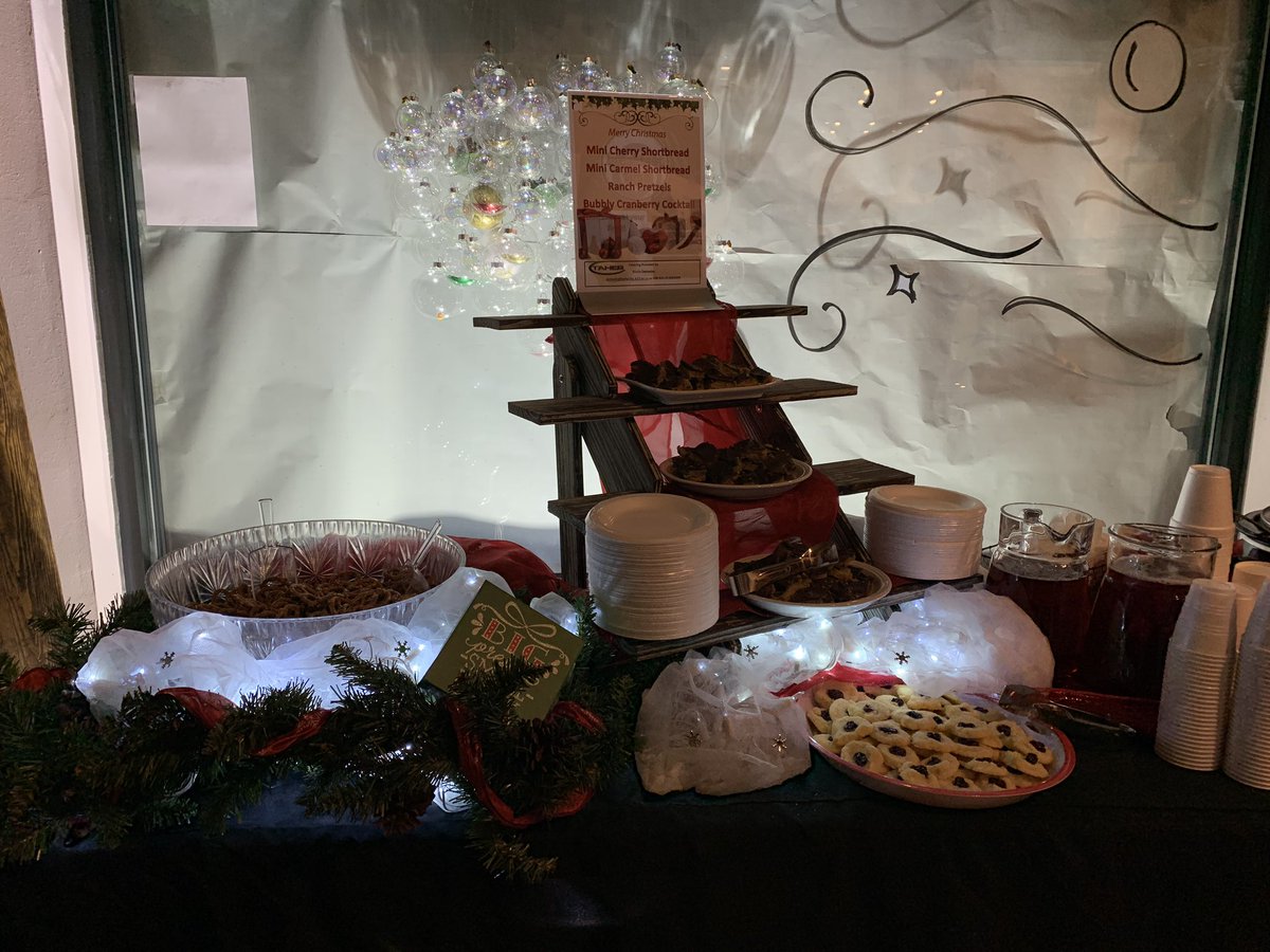 WildcatLunch's tweet photo. Advent window reveal at The Vault in New Glarus.  Of course, homemade snacks too! https://t.co/ZrU1szdCZz