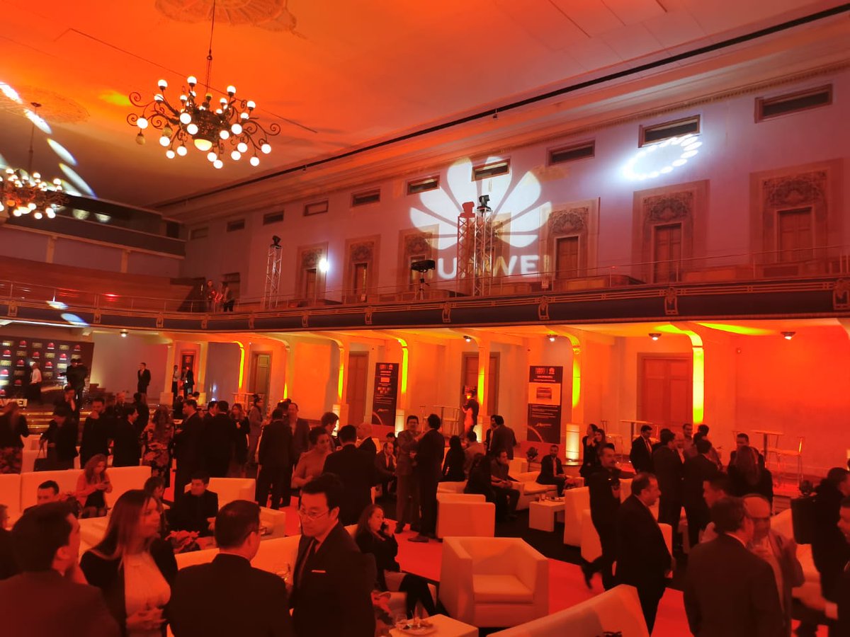 Huawei_Colombia's tweet photo. Nuestros socios de negocio nos permiten llevar la conectividad al corazón de las empresas y de la economía colombiana.

Gracias por acompañarnos en nuestros #HuaweiPartnerAwards https://t.co/LTwCJZR3ny