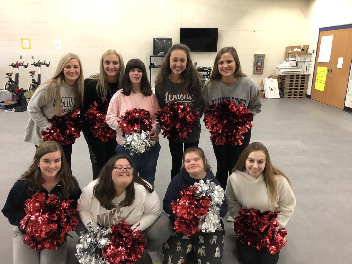LHS210Goostree's tweet image. Come see Sparkles perform at halftime of @lemontbasketba1 this a Friday 12/13 @ 7pm! We have a fun Christmas routine ready to go 🎅🏻🎄 #GoLemont #SparkleEffect