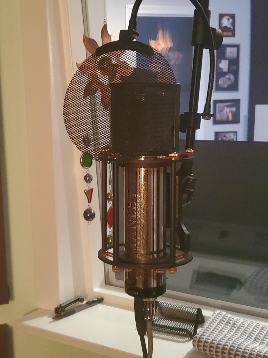 mjbakermusic's tweet image. My #Office Tonight! #worknotwork #fulltimegoals