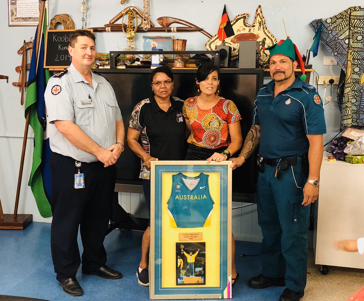 QASBrisbaneNth's tweet photo. Brace your elves! Santa was spotted at Koobara Aboriginal &amp; Torres Strait Islander Kindy!🎅🏼 Yesterday, the wonderful Metro North staff donated and helped Santa deliver Christmas presents to all the kids. There were smiles and Christmas cheer all around 🚑 🎄 https://t.co/qEnbwz1oY9