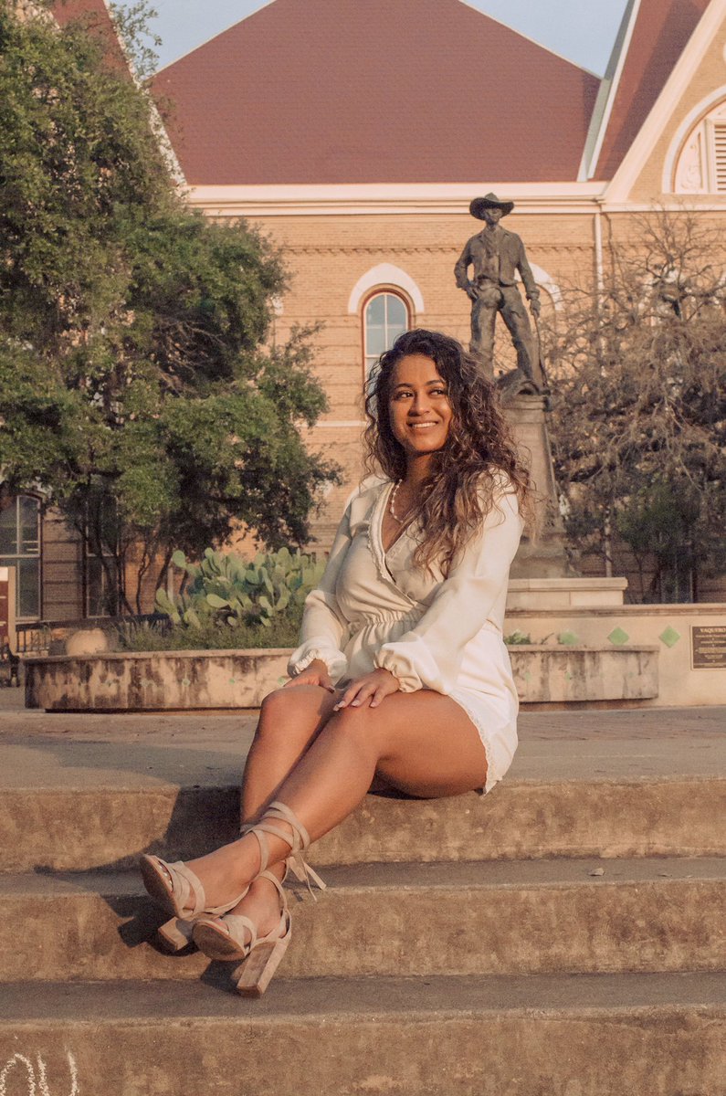 cutethanggg's tweet photo. “Trust the process. We always end up where we’re meant to be.” 🦋🎓 #GradSZN #TXST19 https://t.co/N2lmGp1xdc