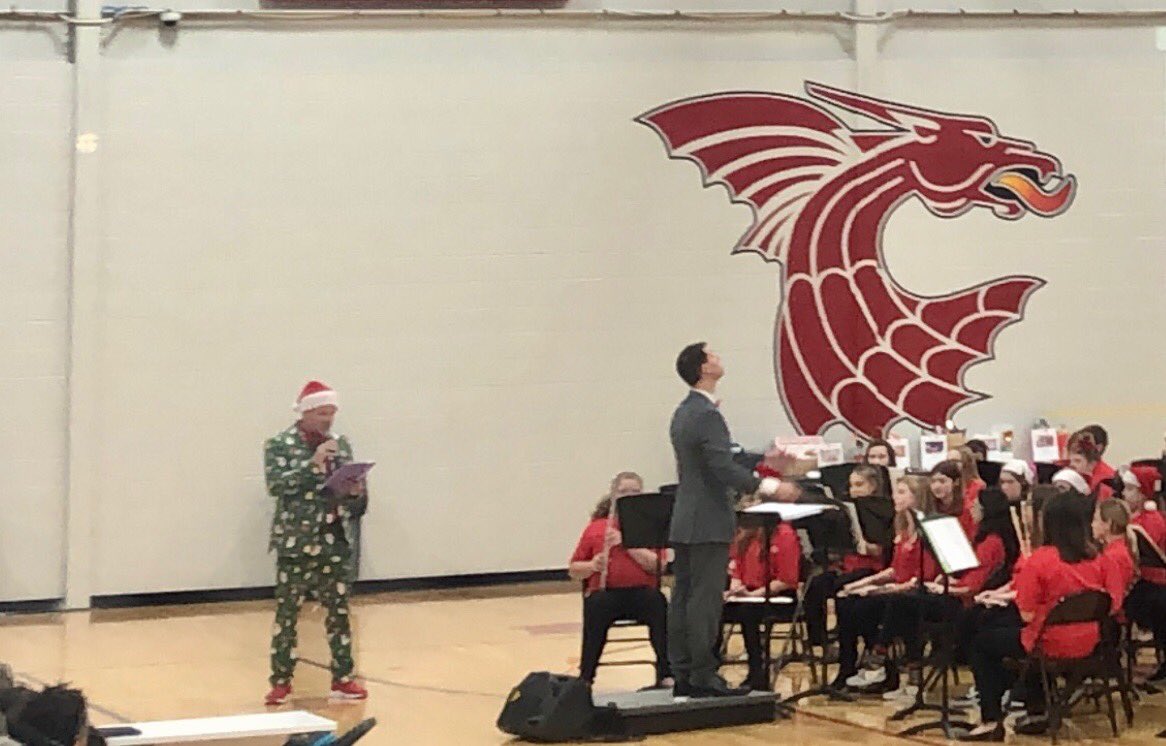 NPJH Principal, @JamesRVoelz1, was the special guest, “Grumpy Elf”, at tonight’s NPJH Winter Bands Concert!  The NPJH students were outstanding under the direction of Director Andrew Wilson! @NPJHbands @llantrip @SouthernHancock #bands #juniorhigh #music #MusicInEducation