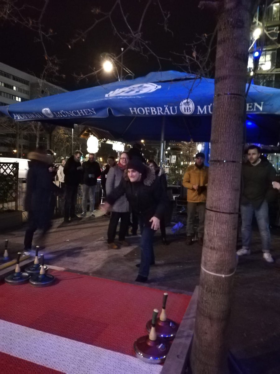 degepolCOM's tweet photo. Die engagierte erste Reihe der #degepolCOM 🤶 https://t.co/CnL7GH4oV2
