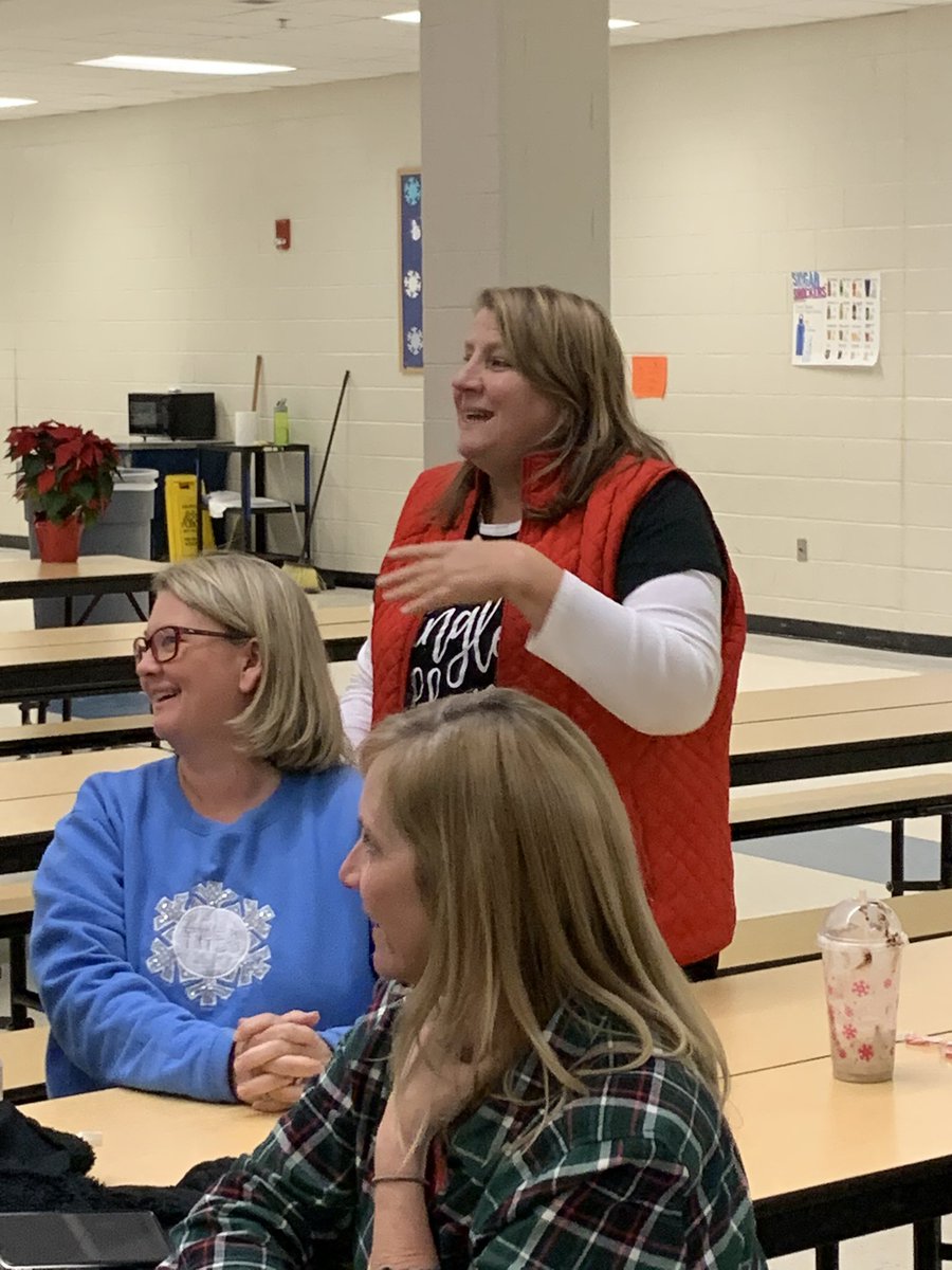 FHES_TWEET's tweet photo. Great time at the Flint Hill Christmas party!! #ncssbethebest https://t.co/ioVvOFQTuM