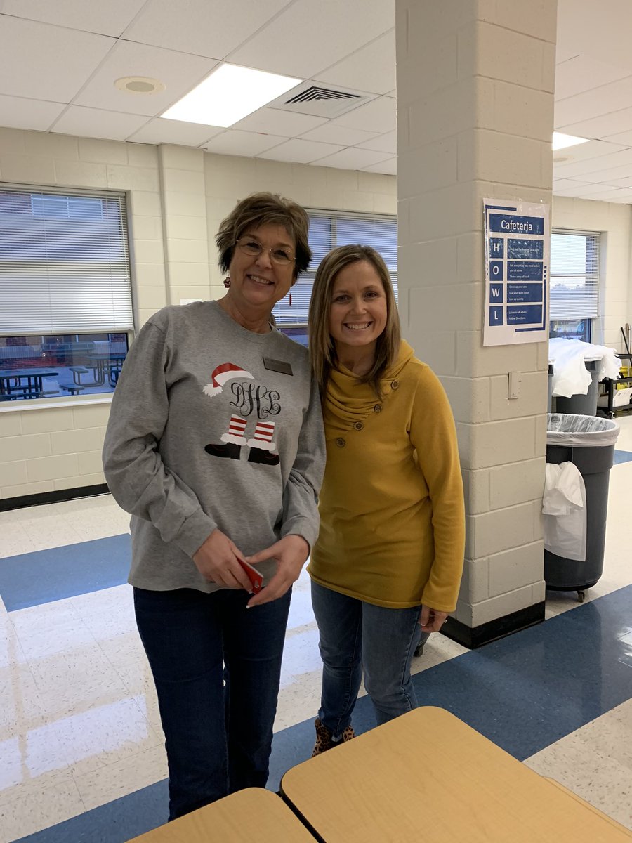 FHES_TWEET's tweet photo. More Flint Hill Christmas Party pictures. #ncssbethebest https://t.co/yEjqLupl3L