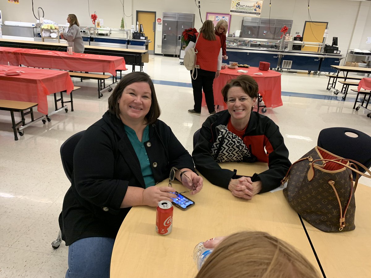 FHES_TWEET's tweet photo. More Flint Hill Christmas Party pictures. #ncssbethebest https://t.co/yEjqLupl3L