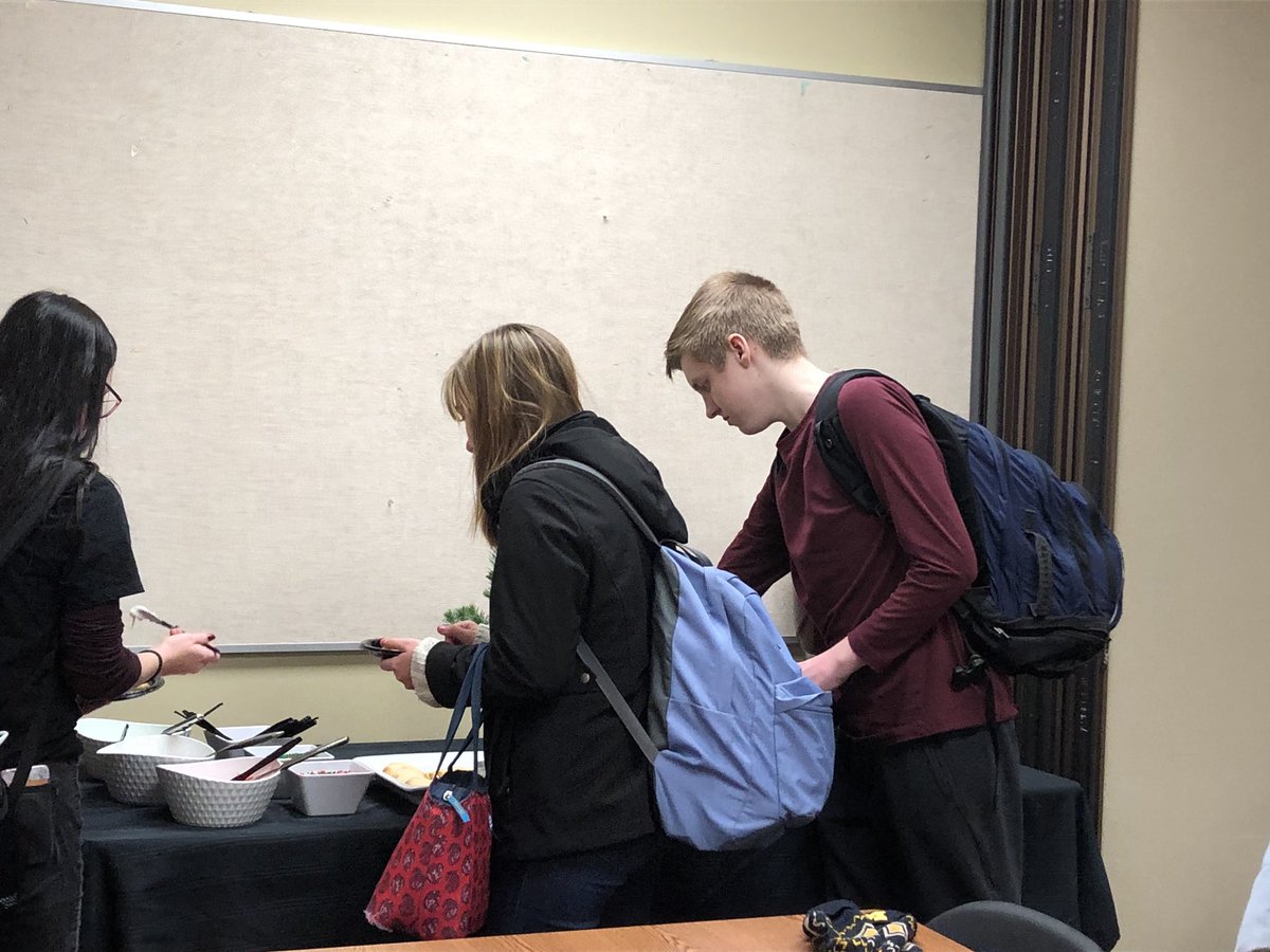 MrsStanton12's tweet photo. KVCC early college students taking a quick study break and decorating a sugar cookie during finals week! #glcsec https://t.co/OrFOC4EFUA