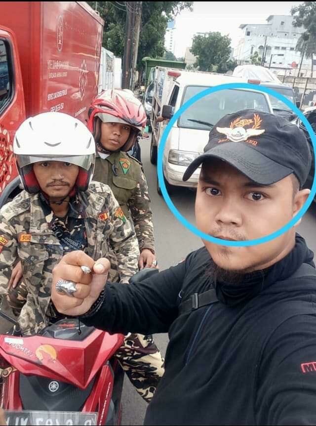 Gejala sakit jiwa akut, maki2 orang: kafir, monyet, anjing, terus selfie &amp; rekam untuk bukti