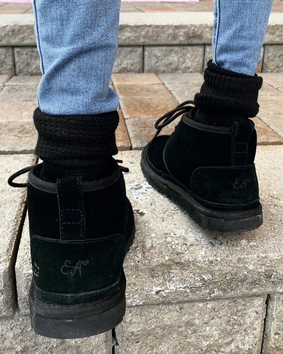 emilyagard's tweet photo. Step-by-step in my @UGG Neumel’s 😍 Come at me, winter.
#ThisIsUGG #Partner https://t.co/mztO8q6zwP