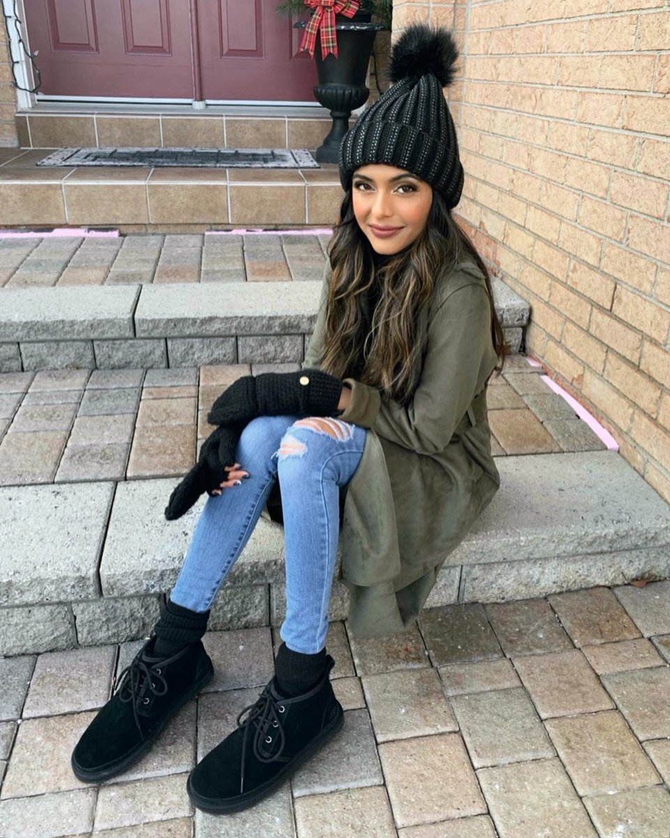emilyagard's tweet photo. Step-by-step in my @UGG Neumel’s 😍 Come at me, winter.
#ThisIsUGG #Partner https://t.co/mztO8q6zwP