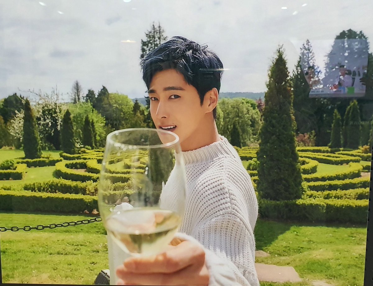 yumo1010's tweet image. なんだかんだ言いつつも、結局いつもユノは最高で、リアルタイムで観れる事は有り難いと思ったのである。でも出てくるまでの心臓バクバクと緊張はしんどかった〜😂
#東方神起FNS
#ユノユンホ 
#FNS歌謡祭2019第2夜 
来年は二曲お願いします

君の瞳に乾杯🥂って ╰(*´︶`*)╯