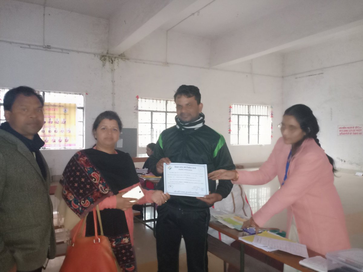 SAJJADR4577's tweet photo. #FirstVoter we couple are the first voter of poling station 380, 65 Kanke Assembly
@DC_Ranchi @rmray @SpokespersonECI @ceojharkhand @ECISVEEP
#voteparv
#Elections2019
#JharkhandElection2019 https://t.co/xnWx4qziL9