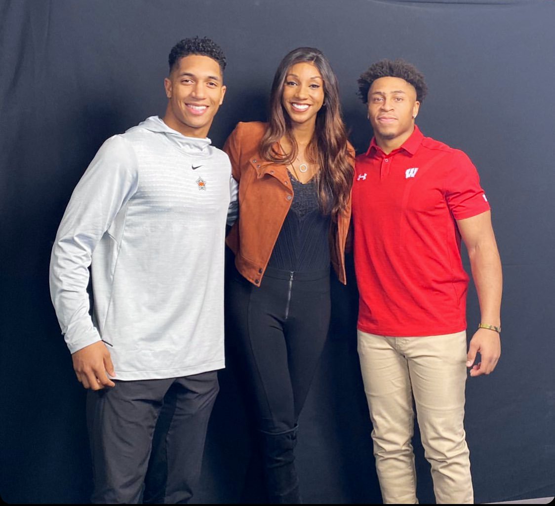 MariaTaylor's tweet photo. Shout out to two of the best running backs in the game for playing game night with me! #AwardSZN https://t.co/Uii74rnoMC