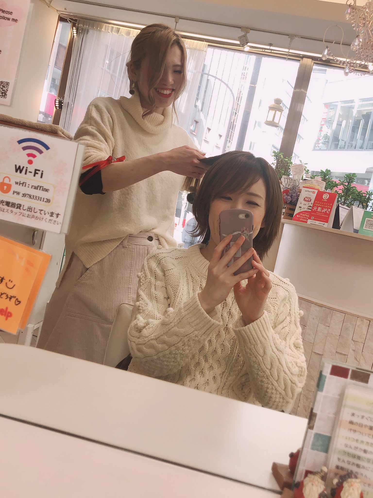 Raffine三宮 前ちゃん スタイリングレッスン中 お客様に似合うように自分で考えながら お客様とお話ししながら好みを探って 可愛く仕上げてくれてます ニコニコ笑顔 ラフィネ三宮 B2cレッスン 神戸美容室 三宮美容室 美容師アシスタント